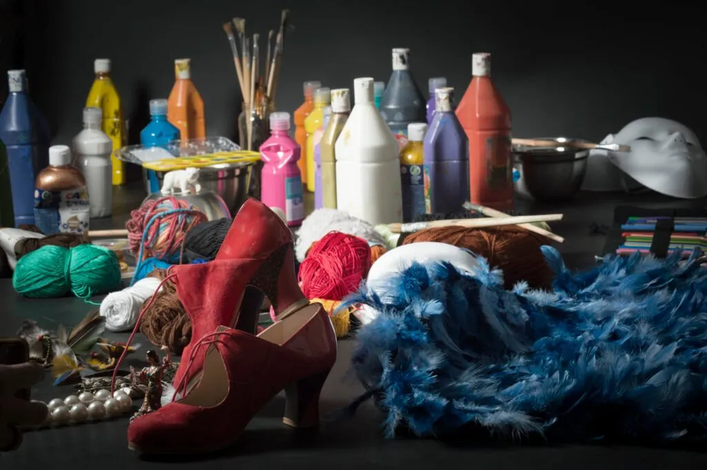 Telas, pinturas y materiales para la creación artística en La Osa Polar